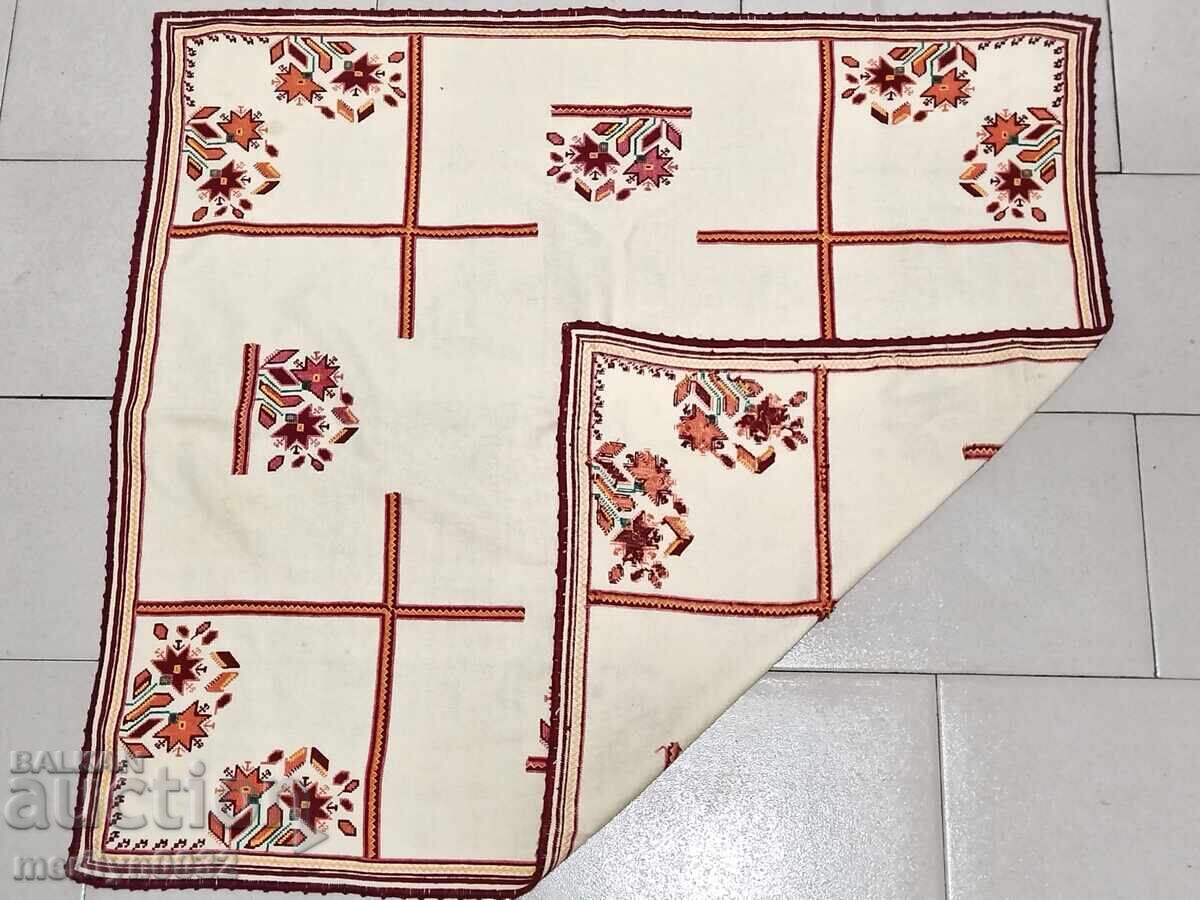 Auction  Old hand-embroidered tablecloth, plaid