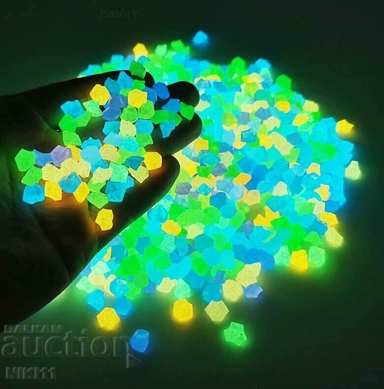 Auction Glowing stones 100 pcs, solar stones, fluorescent Auction Glowing stones 100 pcs, solar stones, fluorescent