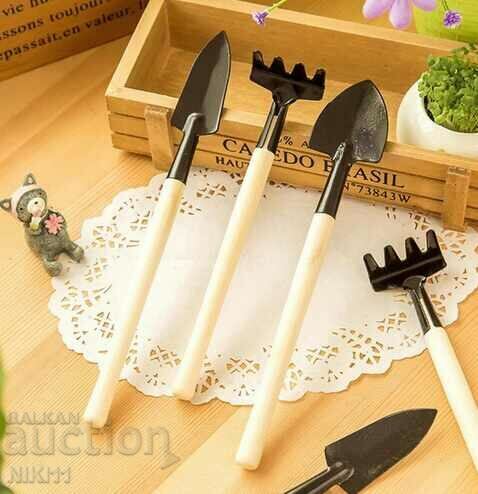 Small potting tools garden spade rake set with price 6.50 BGN | € 3.32 Small potting tools garden spade rake set with price 6.50 BGN | € 3.32