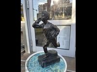 Bronze sculpture of a newspaperman / postman. No. 6366