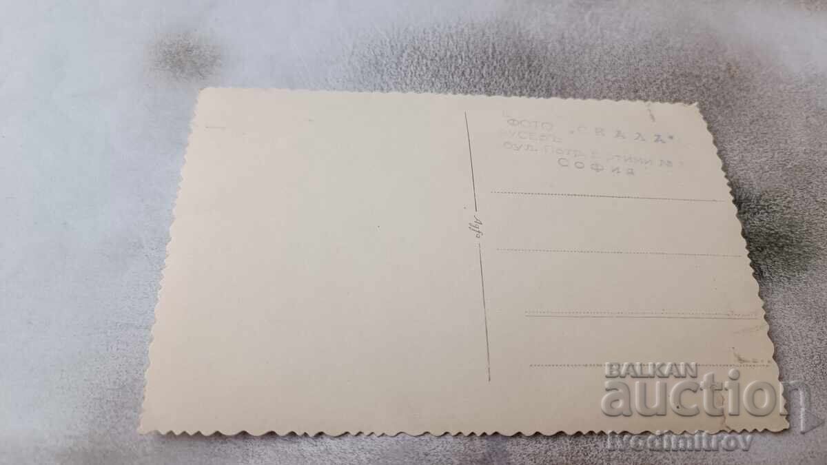 Photo Young girl with price 1.65 BGN | € 0.84