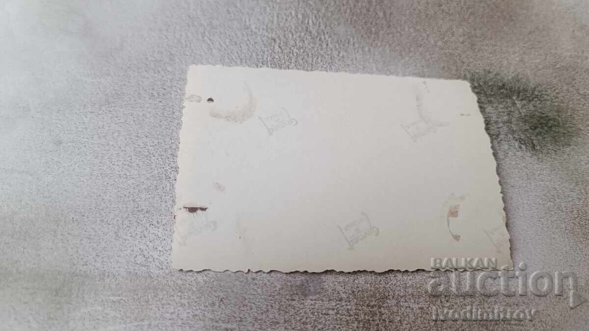 Φωτογραφία Νεαρό κορίτσι στην παραλία με τιμή 1.65 BGN | € 0.84 Φωτογραφία Νεαρό κορίτσι στην παραλία με τιμή 1.65 BGN | € 0.84