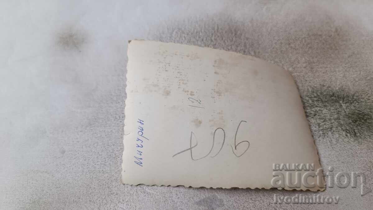 Снимка Млада жена с цена 1.25 лв. | € 0.64 Снимка Млада жена с цена 1.25 лв. | € 0.64