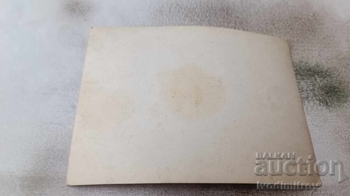 Photo Young men and women along a river with price 1.65 BGN | € 0.84 Photo Young men and women along a river with price 1.65 BGN | € 0.84