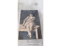 Photo Little girl sitting on a wooden bench