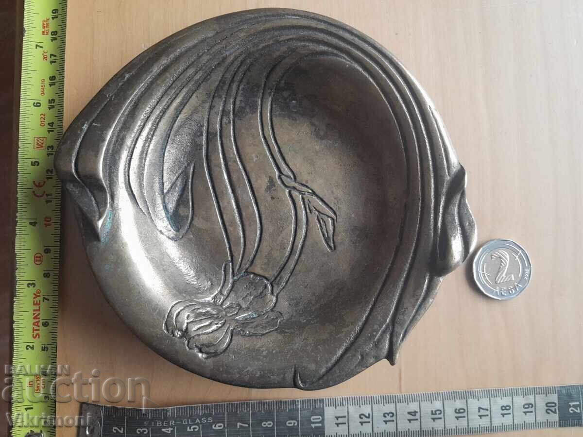 Auction Bronze, art nouveau, floral theme, dish, plate Auction Bronze, art nouveau, floral theme, dish, plate