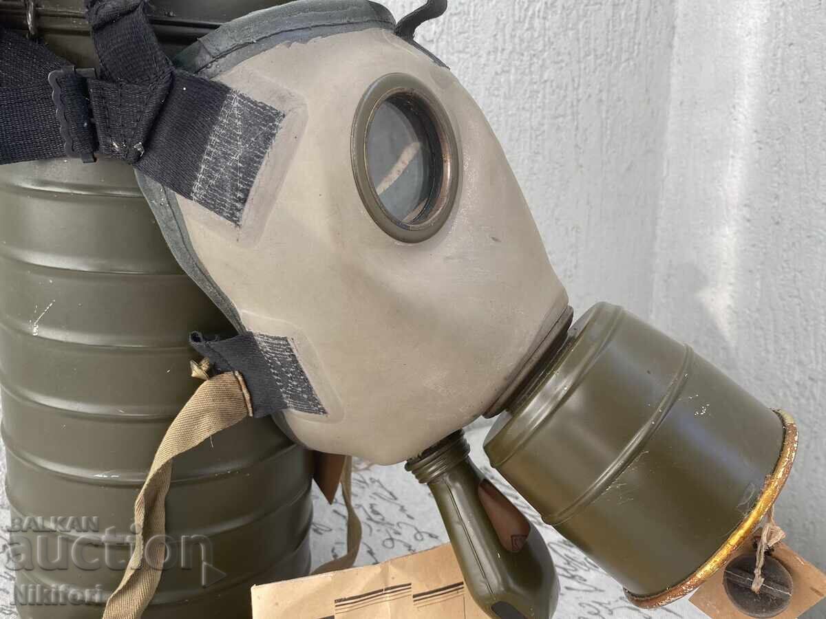 Auction WW2 Gas Mask Romania 1939 F.M.P. Md. 35 Auction WW2 Gas Mask Romania 1939 F.M.P. Md. 35