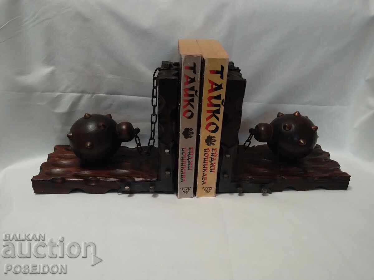 Стари дървени стойки за книги Стари дървени стойки за книги