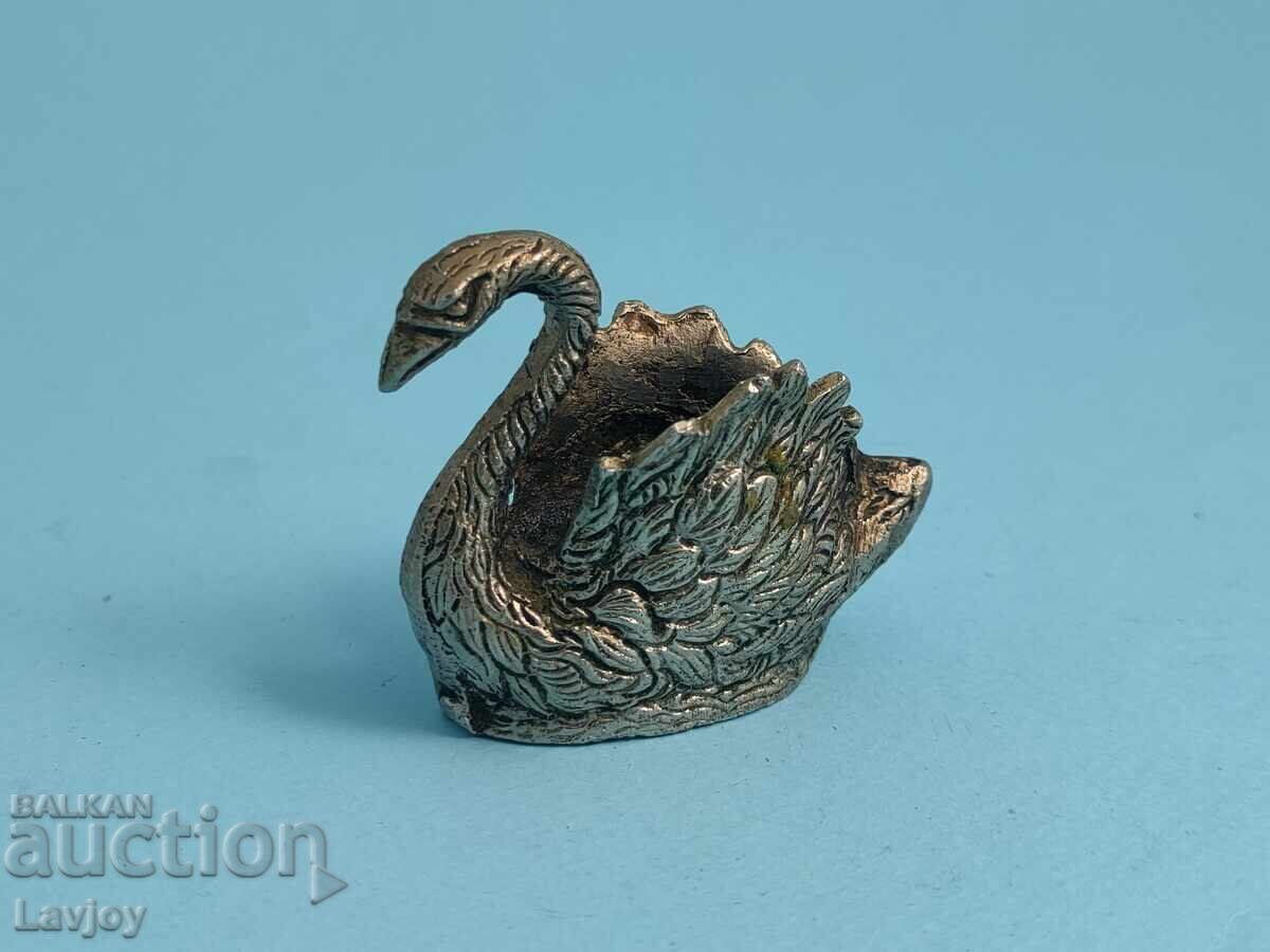 Delivery of Swan figurine tsam Delivery of Swan figurine tsam