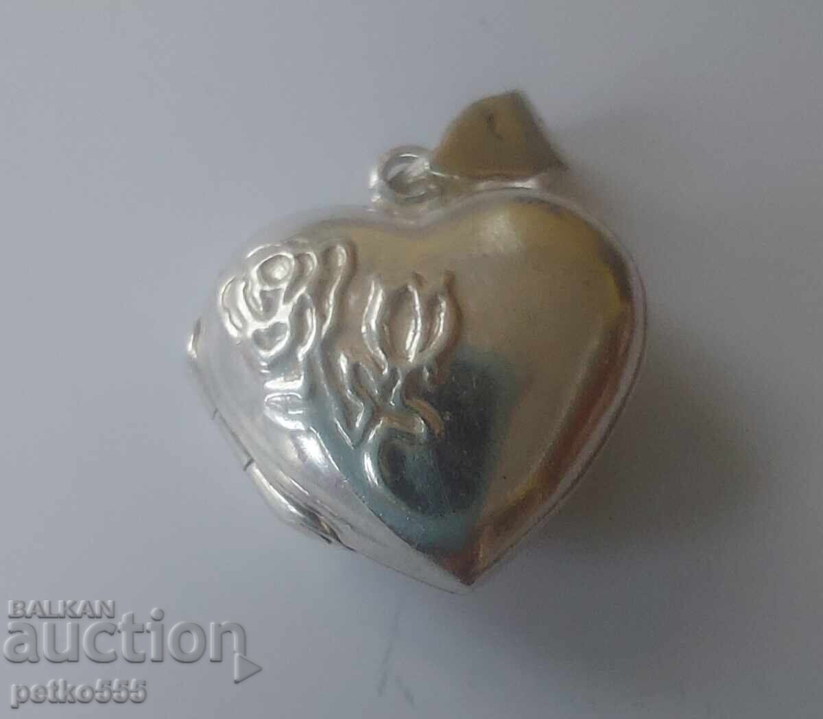 Pandantiv de argint pentru femei cu preț € 20.00 | 39.12 BGN Pandantiv de argint pentru femei cu preț € 20.00 | 39.12 BGN