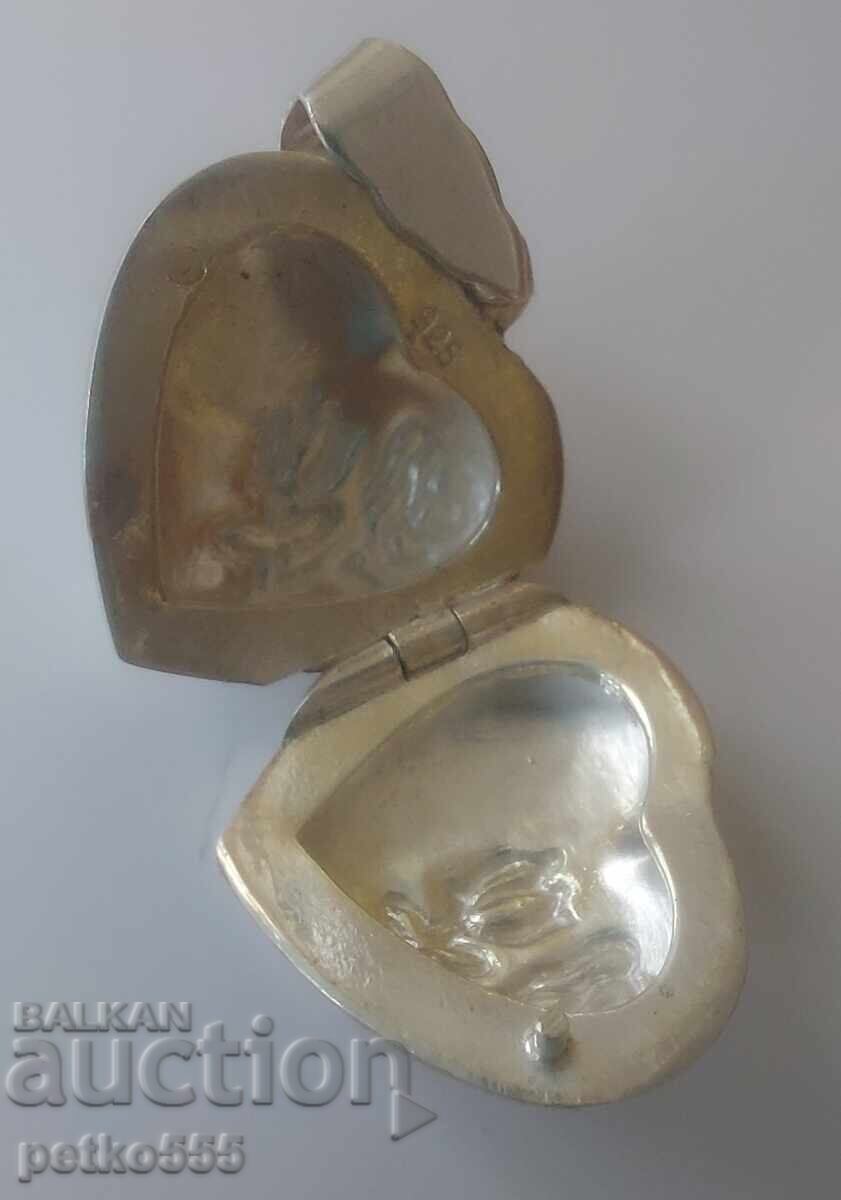 Auction  Women's silver pendant