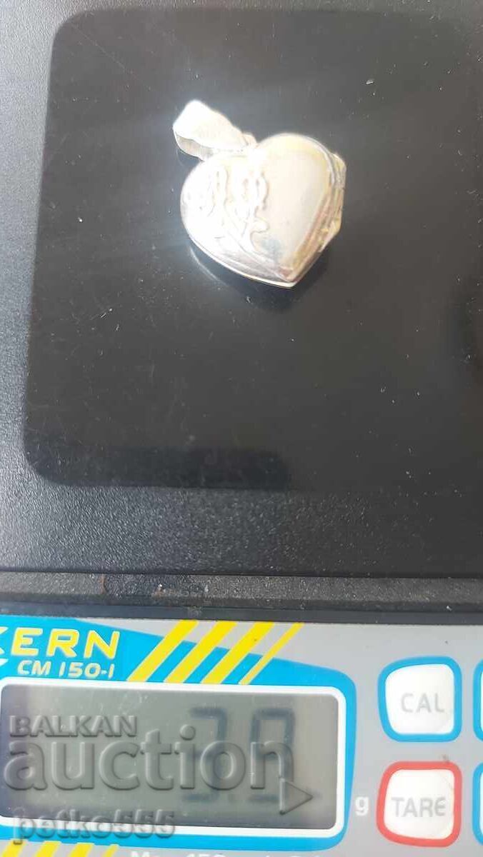 Delivery of Women's silver pendant