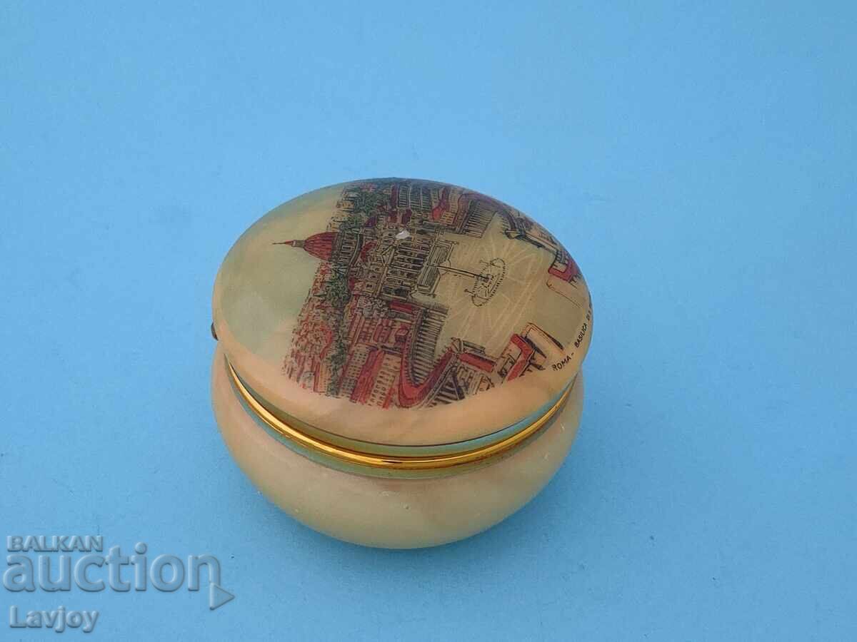 Auction Italian jewelry box from 1950. Auction Italian jewelry box from 1950.