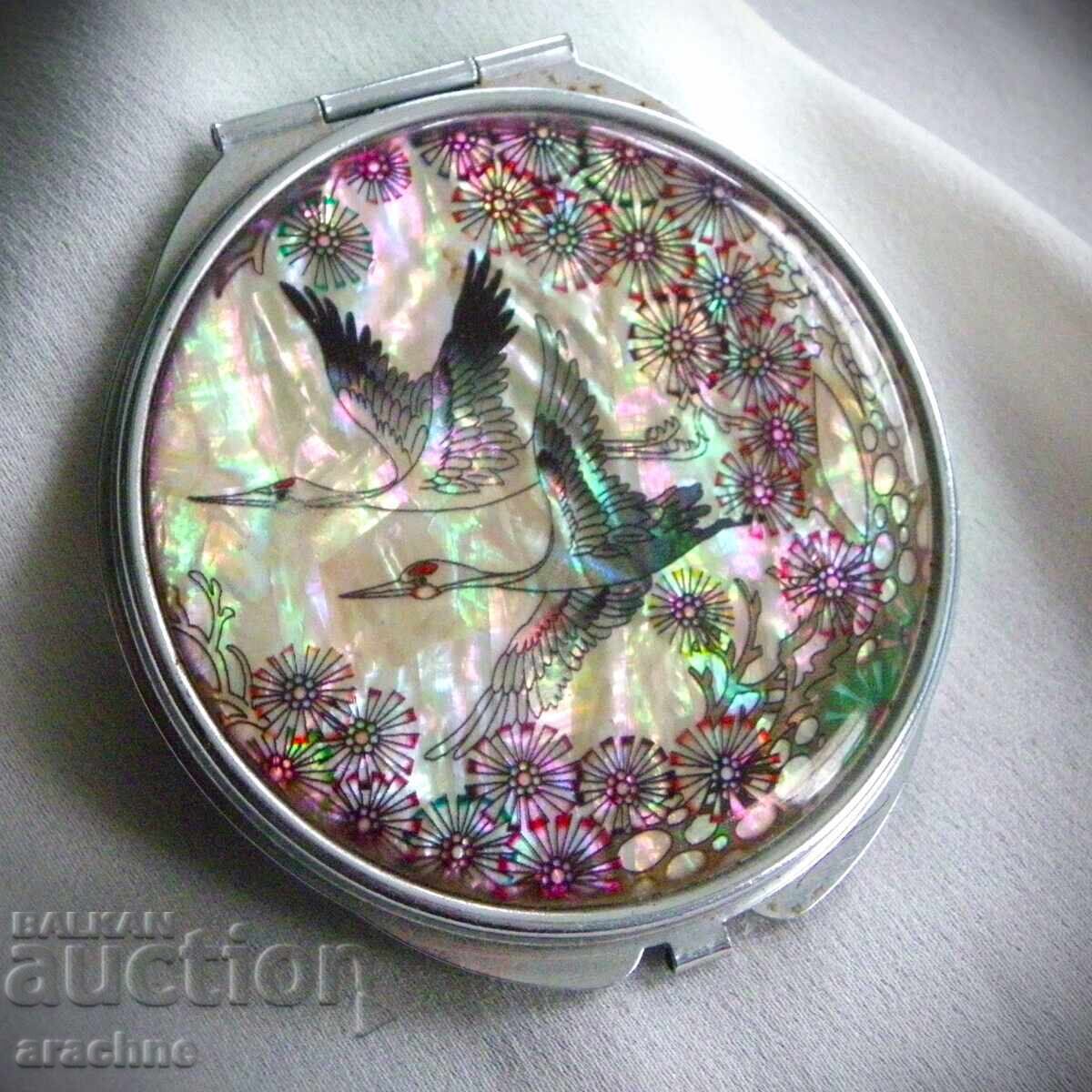 Poudriere, Coreea de Sud cu preț € 40.00 | 78.23 BGN