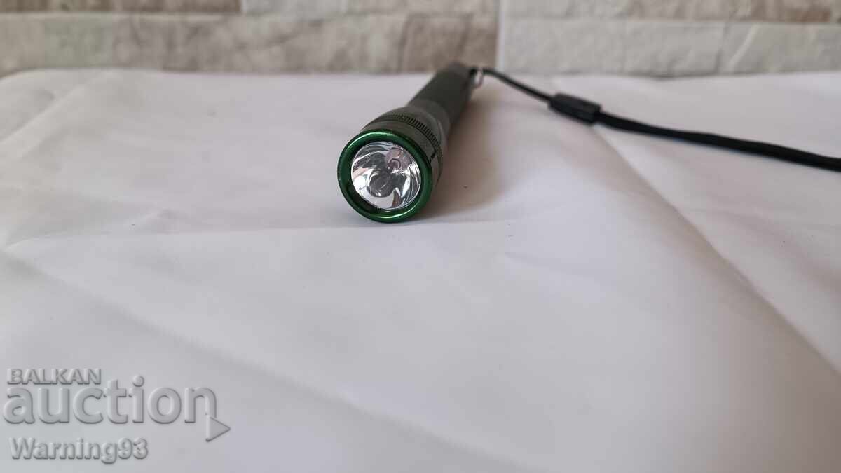 Auction  Metal small flashlight - Mini MagLite - Made in USA