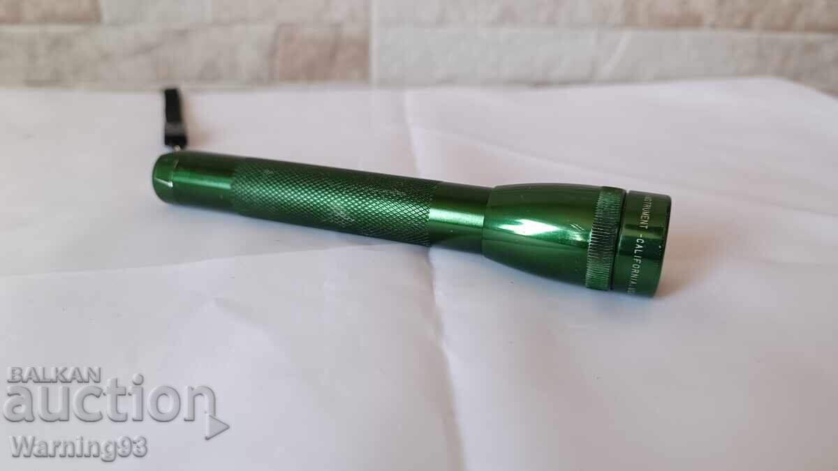 Delivery of Metal small flashlight - Mini MagLite - Made in USA