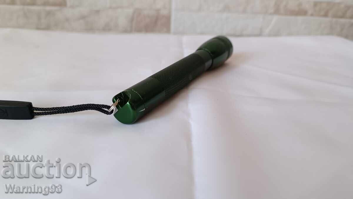 Metal small flashlight - Mini MagLite - Made in USA - 5