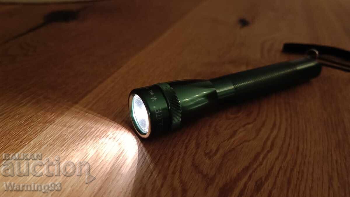 Metal small flashlight - Mini MagLite - Made in USA - 7