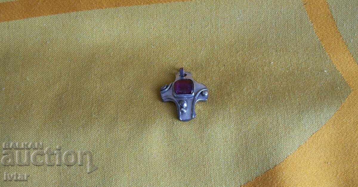 Παλαιός ελληνικός ασημένιος σταυρός με γρανάτη με τιμή 33.00 BGN | € 16.87 Παλαιός ελληνικός ασημένιος σταυρός με γρανάτη με τιμή 33.00 BGN | € 16.87