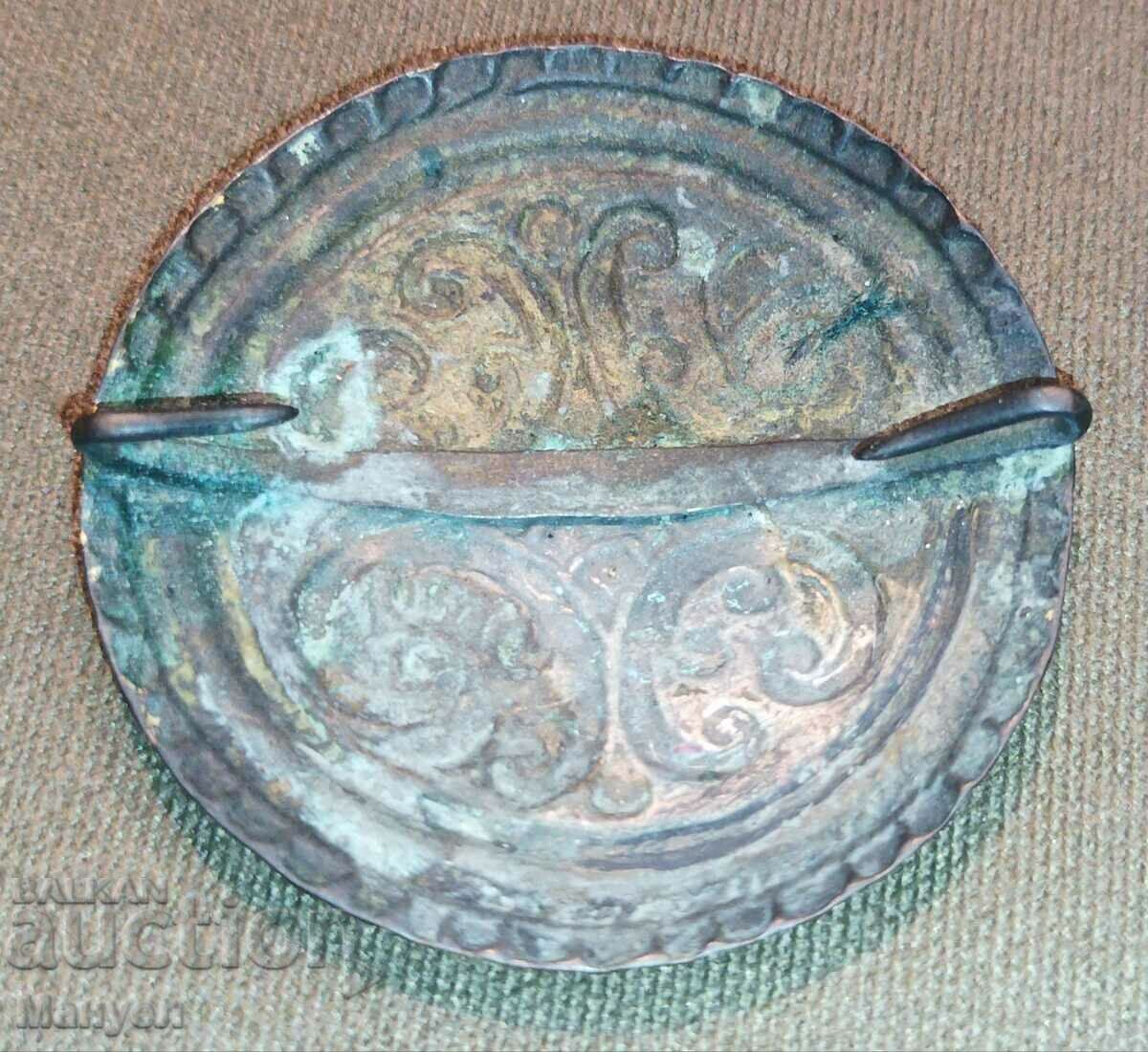 Auction Renaissance pin, mercury gilding, silver. Auction Renaissance pin, mercury gilding, silver.