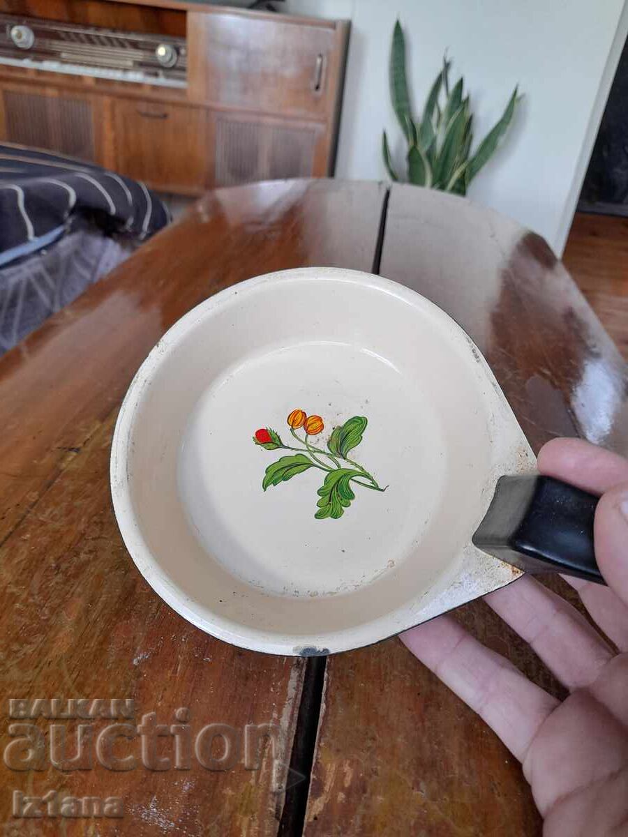 Παλιό σμάλτο τηγάνι ομελέτας, ταψί με τιμή 22.00 BGN | € 11.25