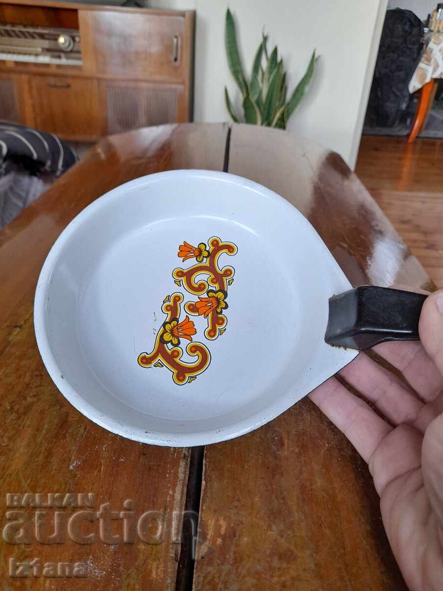 Παλιό σμάλτο τηγάνι ομελέτας, ταψί με τιμή 22.00 BGN | € 11.25 Παλιό σμάλτο τηγάνι ομελέτας, ταψί με τιμή 22.00 BGN | € 11.25