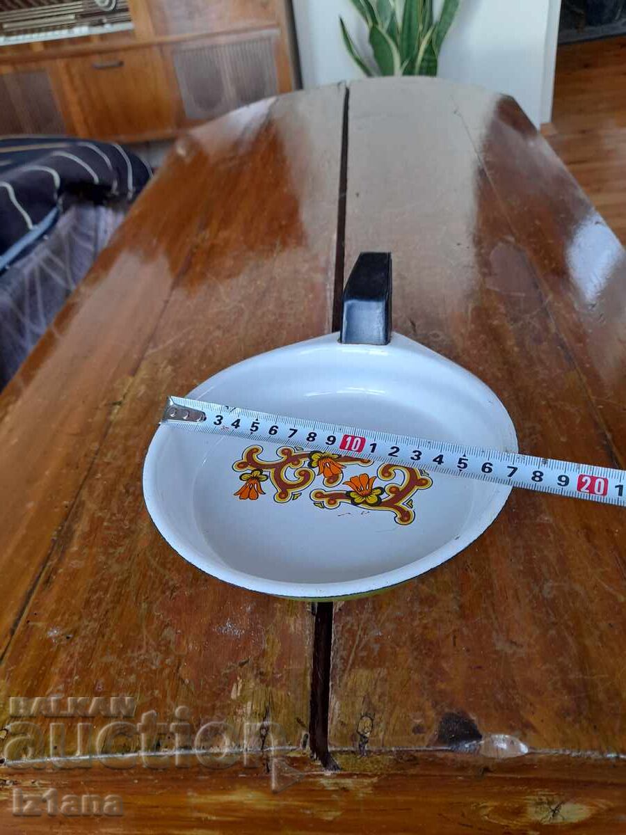 Παράδοση Παλιό σμάλτο τηγάνι ομελέτας, ταψί Παράδοση Παλιό σμάλτο τηγάνι ομελέτας, ταψί