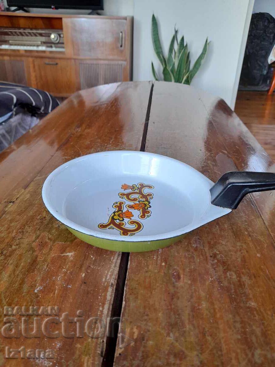 Παλιό σμάλτο τηγάνι ομελέτας, ταψί Παλιό σμάλτο τηγάνι ομελέτας, ταψί