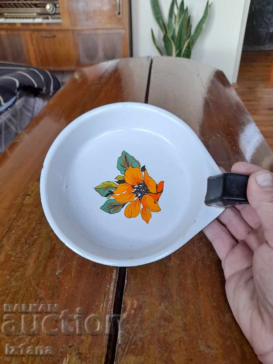 Old enameled omelet pan, pan with price 27.00 BGN | € 13.80