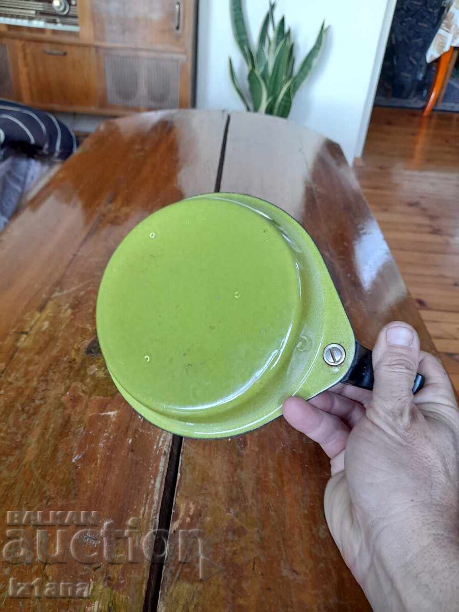 Auction  Old enameled omelet pan, pan