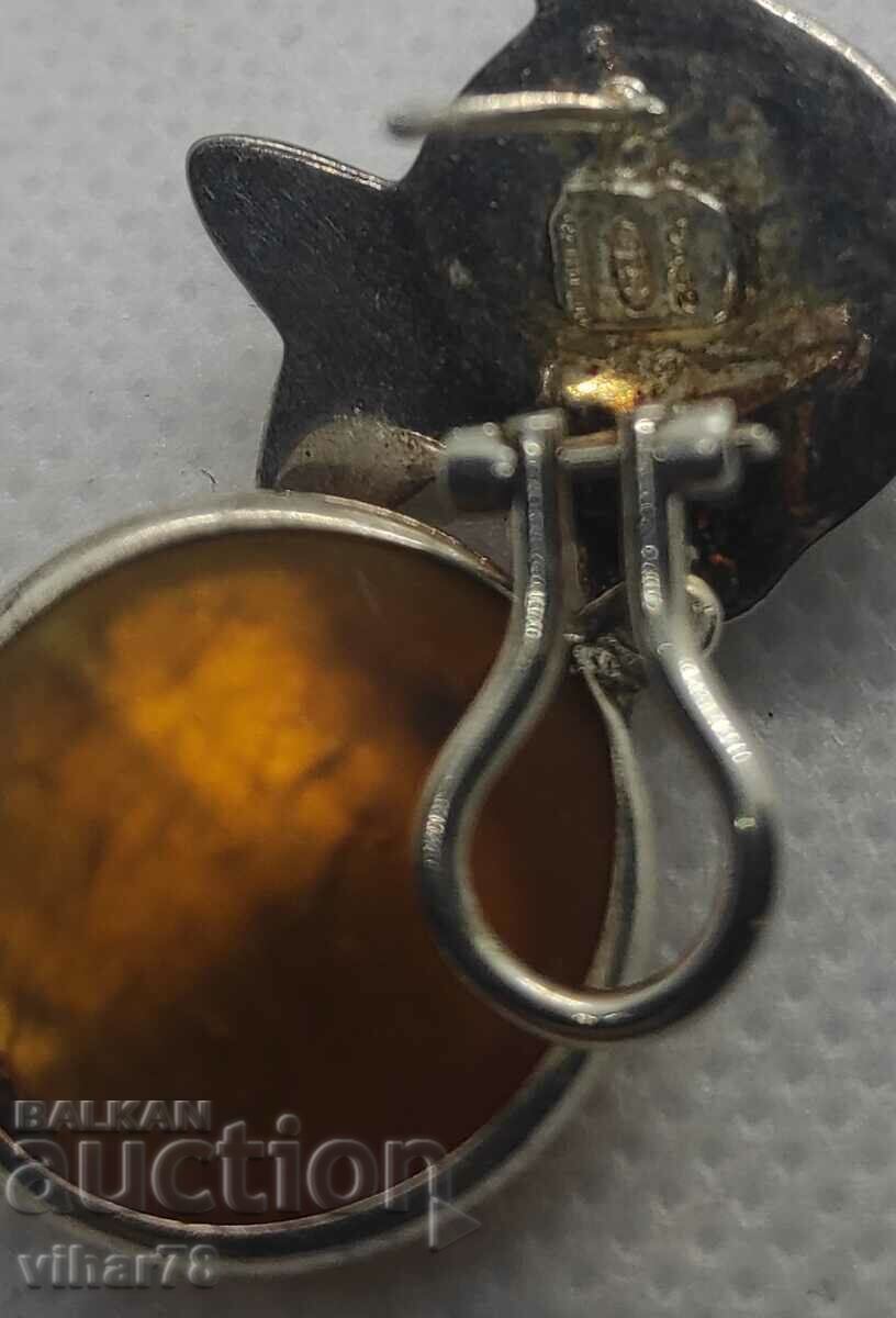 Delivery of Beautiful earrings Delivery of Beautiful earrings