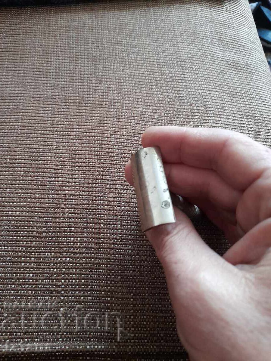 Auction  An old razor