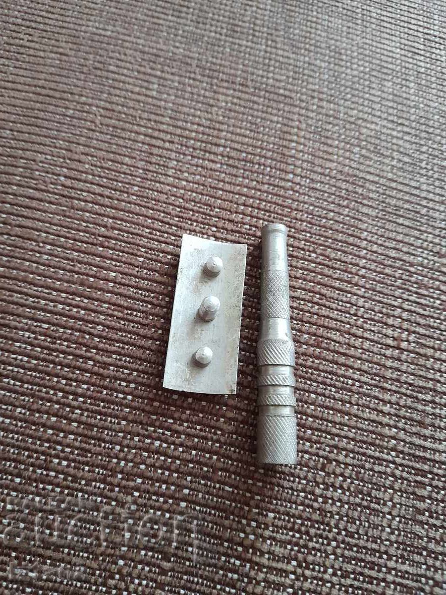 Delivery of An old razor