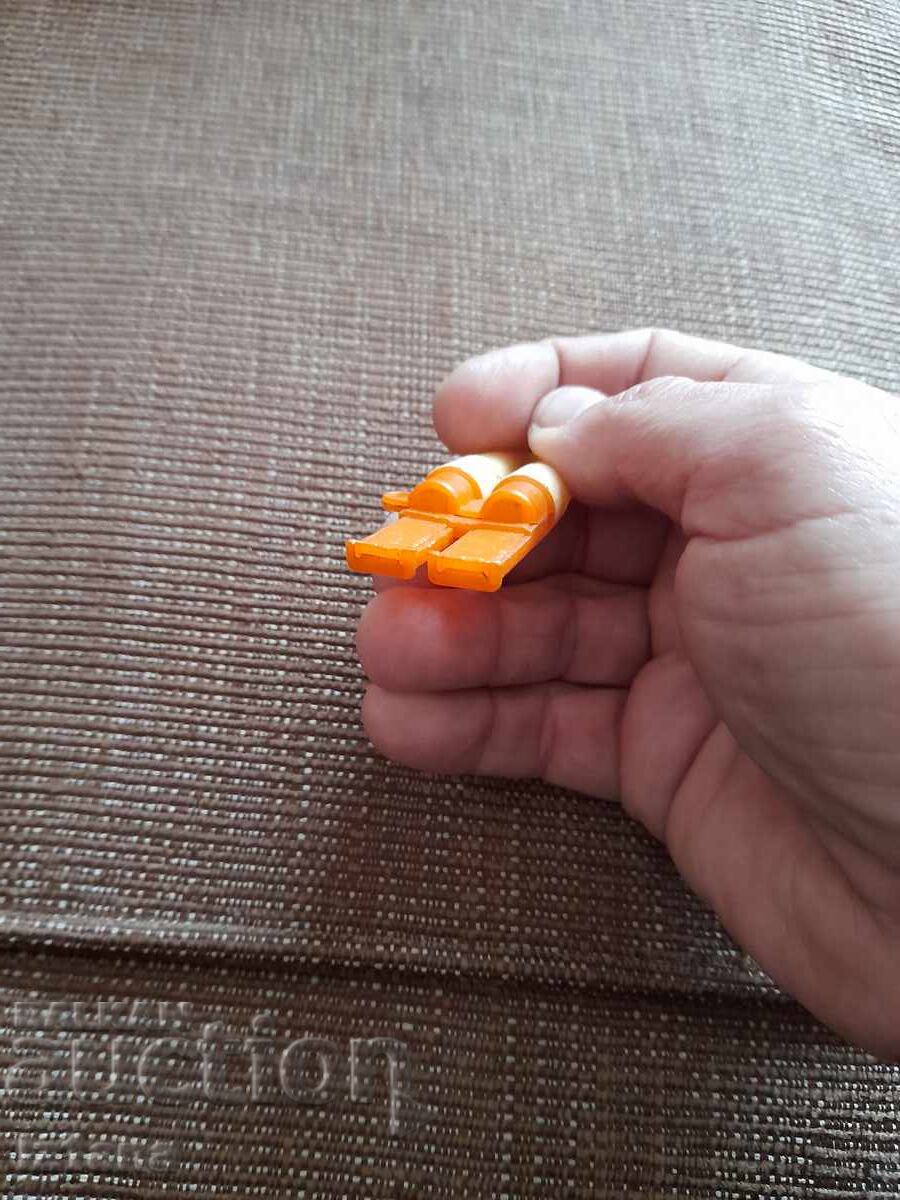 Δημοπρασία Ένα παλιό παιδικό σφύριγμα Δημοπρασία Ένα παλιό παιδικό σφύριγμα