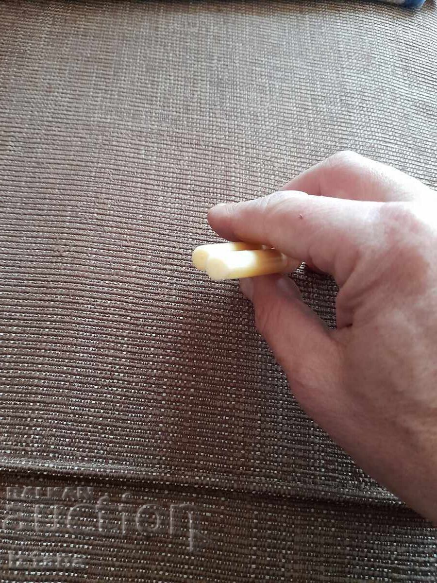 Παράδοση Ένα παλιό παιδικό σφύριγμα Παράδοση Ένα παλιό παιδικό σφύριγμα