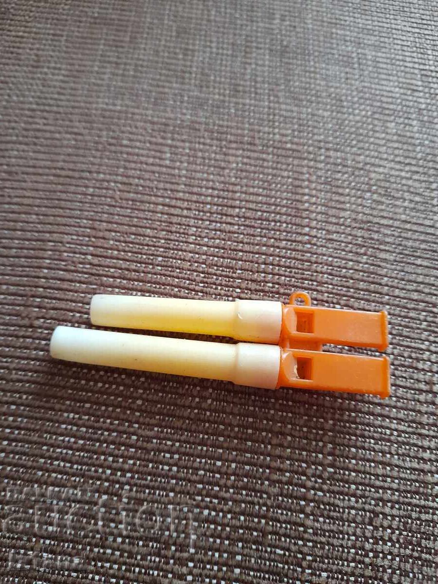 Ένα παλιό παιδικό σφύριγμα Ένα παλιό παιδικό σφύριγμα