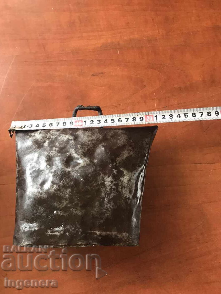 Auction  GUY CHAN THUMBELEK HUGE