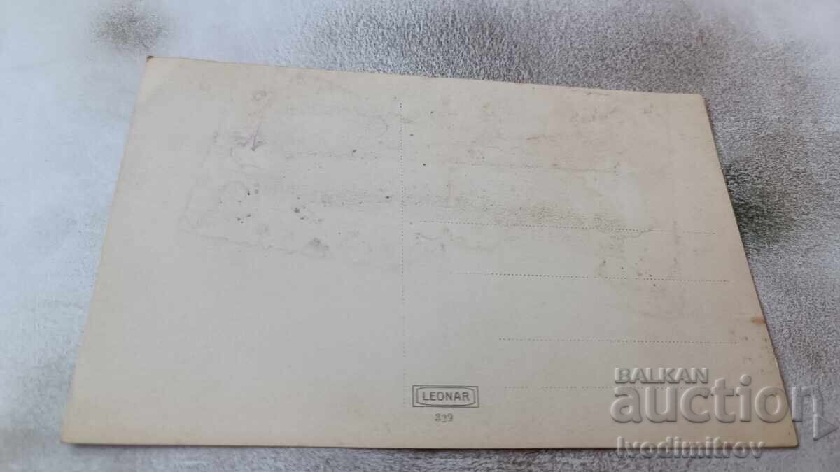 Photo Young men and women on a rock in the mountains with price 1.65 BGN | € 0.84 Photo Young men and women on a rock in the mountains with price 1.65 BGN | € 0.84