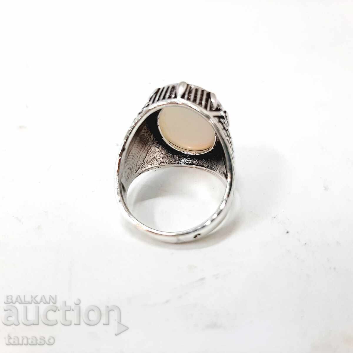 Δαχτυλίδι γαλακτώδους οπάλ με τιμή € 12.00 | 23.47 BGN