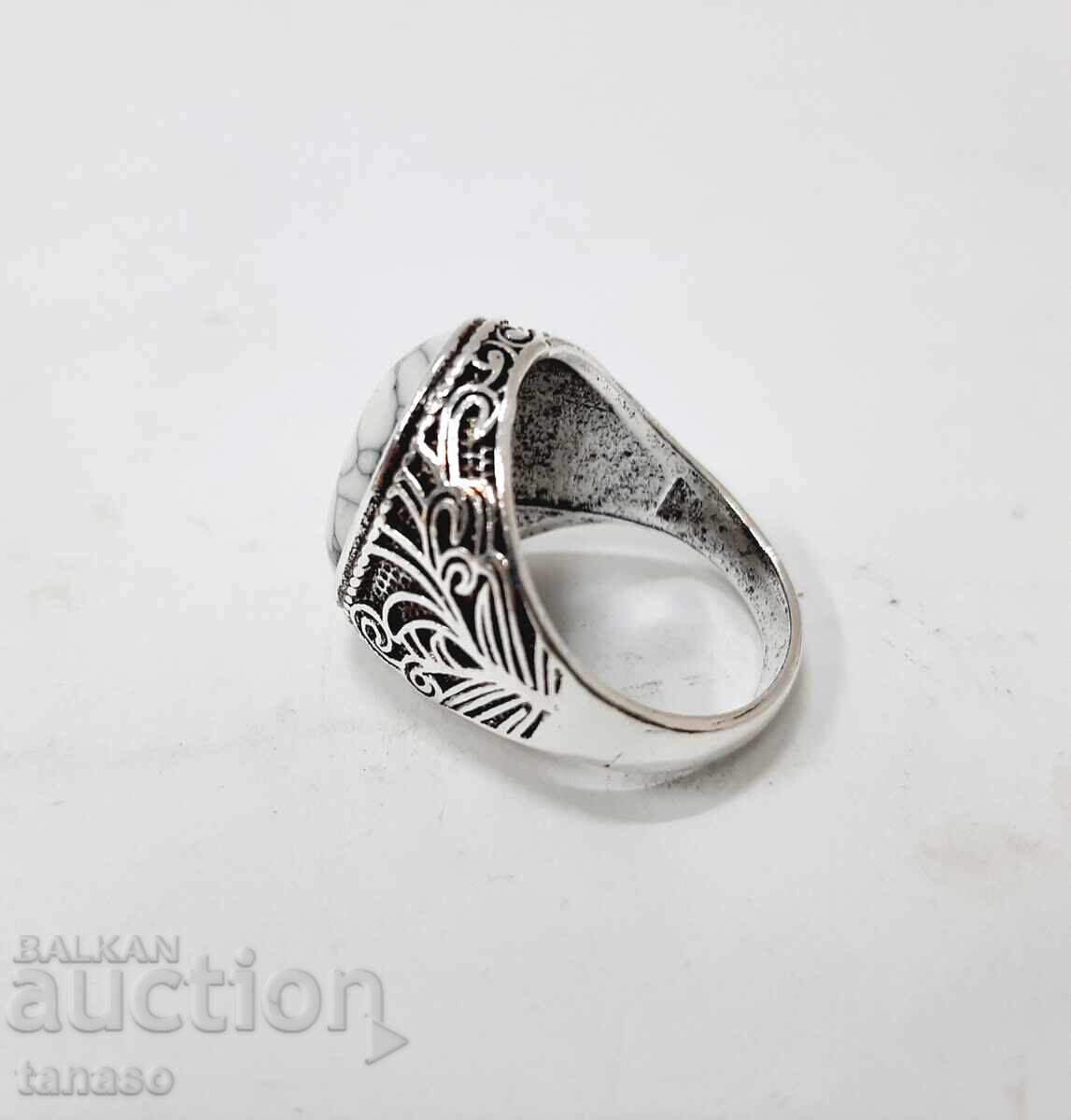 Παράδοση Δαχτυλίδι με χαουλίτη Παράδοση Δαχτυλίδι με χαουλίτη