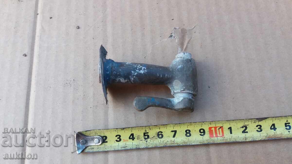 Delivery of OLD BRONZE CANDLE, HANDLE Delivery of OLD BRONZE CANDLE, HANDLE