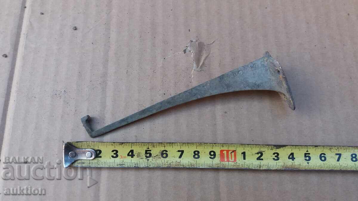 OLD BRONZE HANGER with price 2.99 BGN | € 1.53 OLD BRONZE HANGER with price 2.99 BGN | € 1.53