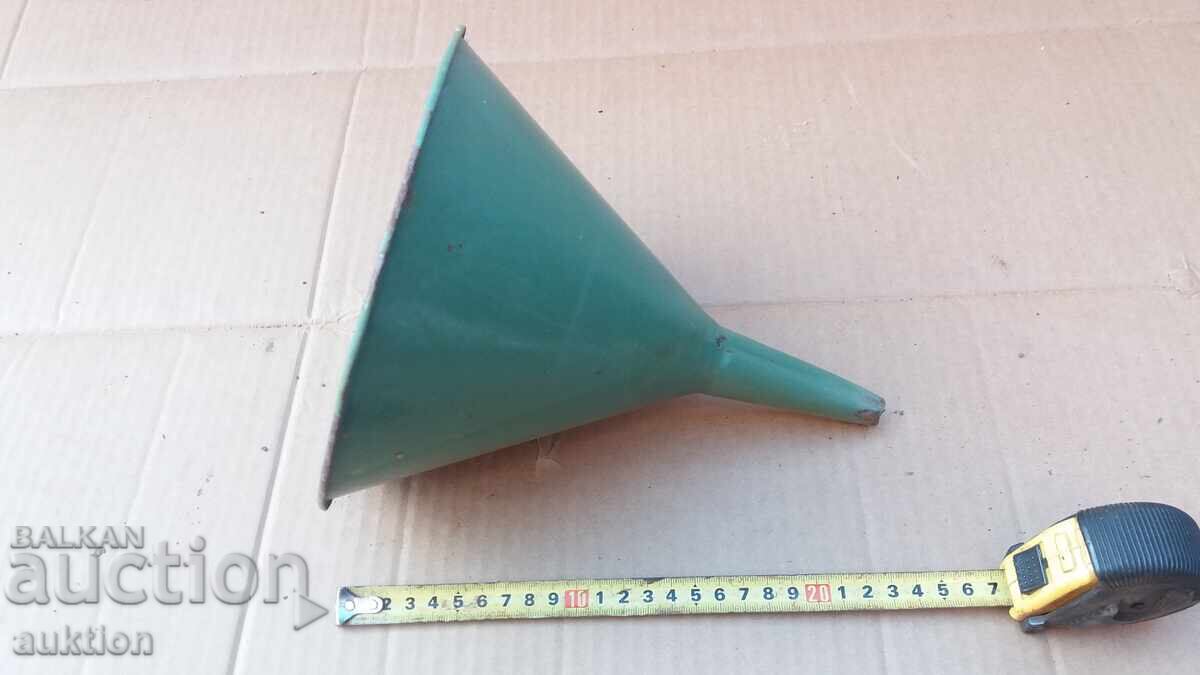 Auction SOC. ENAMELED FUNNEL Auction SOC. ENAMELED FUNNEL