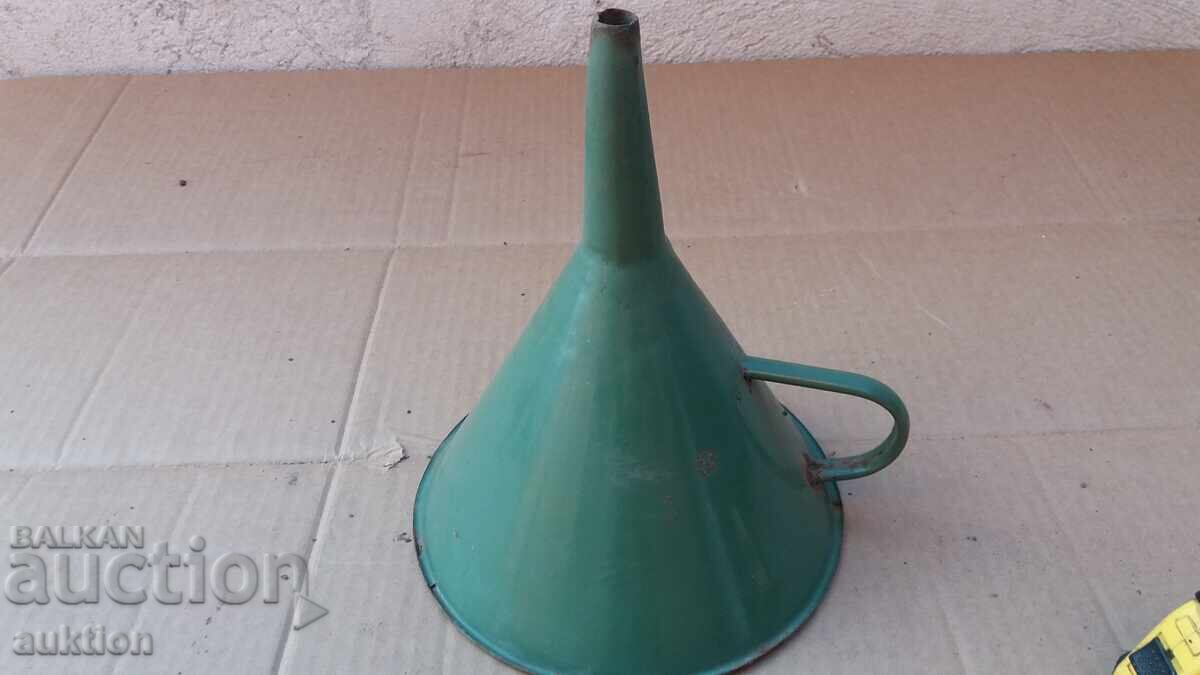 SOC. ENAMELED FUNNEL - 7 SOC. ENAMELED FUNNEL - 7