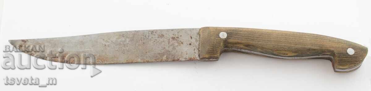 Antique knife with a wooden handle with price 14.00 BGN | € 7.16 Antique knife with a wooden handle with price 14.00 BGN | € 7.16