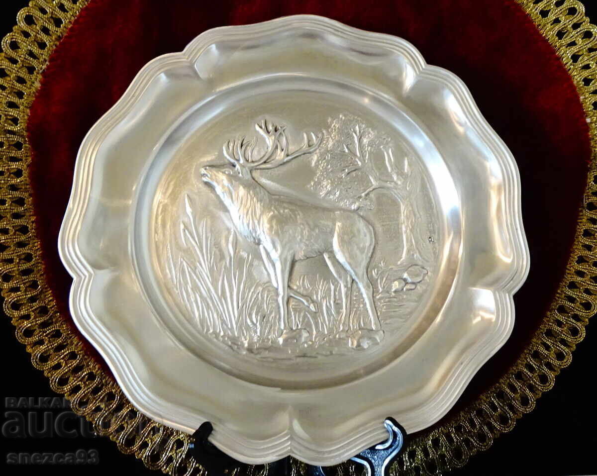 Пано от калай с Елен,гора,лов. Пано от калай с Елен,гора,лов.