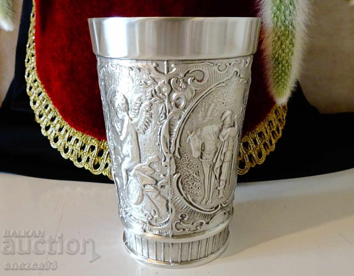 Κούπα, κασσίτερος με σκηνές κυνηγιού, ο Θεός Διόνυσος. - 5 Κούπα, κασσίτερος με σκηνές κυνηγιού, ο Θεός Διόνυσος. - 5