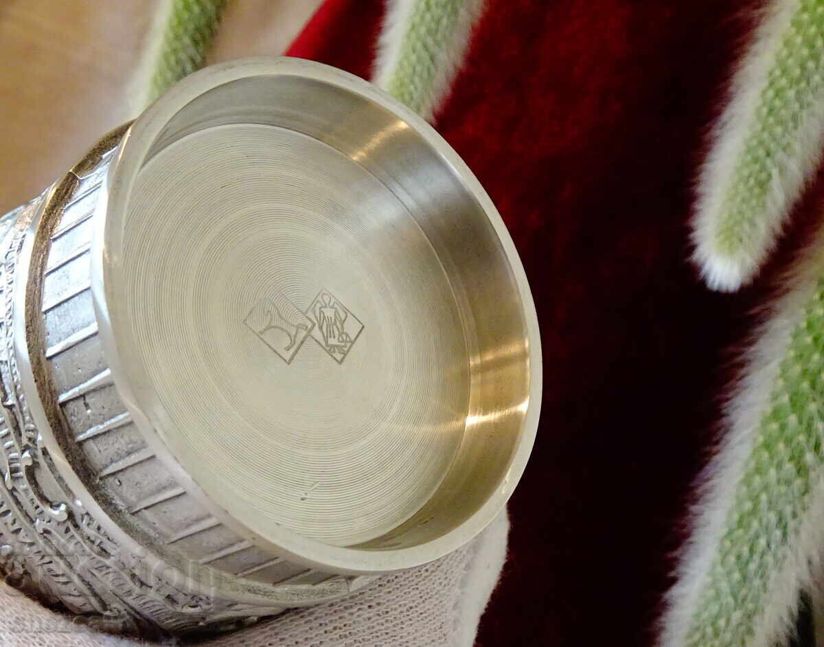 Κούπα, κασσίτερος με σκηνές κυνηγιού, ο Θεός Διόνυσος. - 7 Κούπα, κασσίτερος με σκηνές κυνηγιού, ο Θεός Διόνυσος. - 7