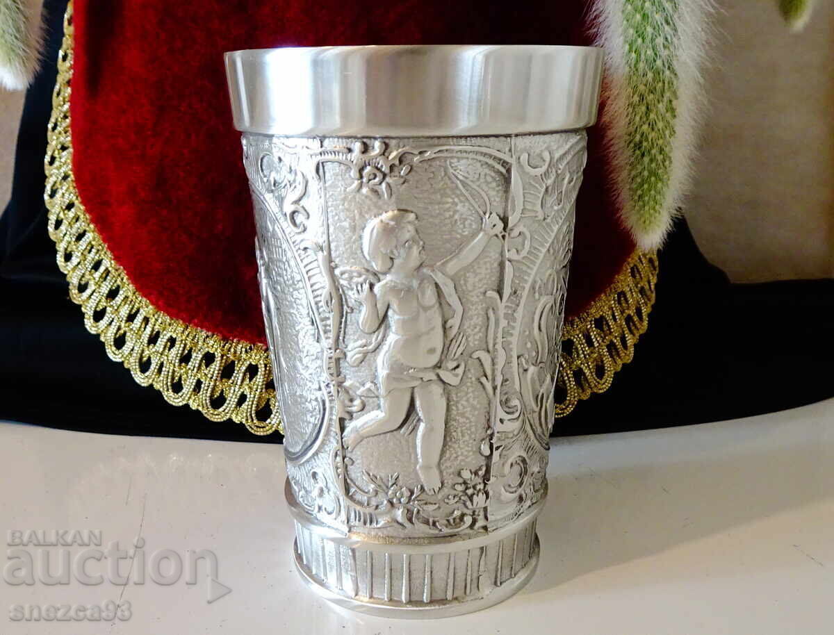 Аукцион Халби,чаши от калай с ловни сцени,Бог Дионис. Аукцион Халби,чаши от калай с ловни сцени,Бог Дионис.