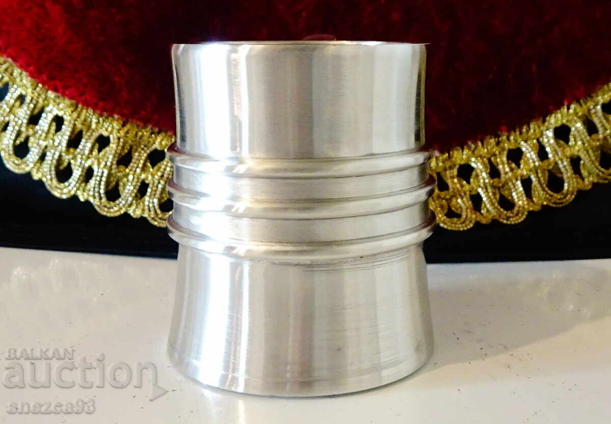 O ceașcă de cositor cu un mâner spectaculos. cu preț 26.00 BGN | € 13.29 O ceașcă de cositor cu un mâner spectaculos. cu preț 26.00 BGN | € 13.29